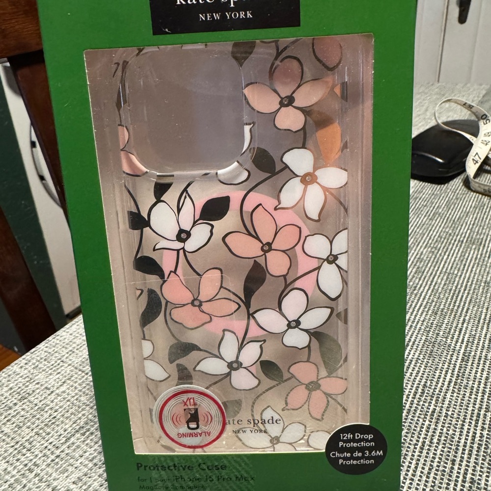 Kate Spade NWT Protective Hardshell MagSafe Case iPhone 15 Pro Max - Picture 6 of 6